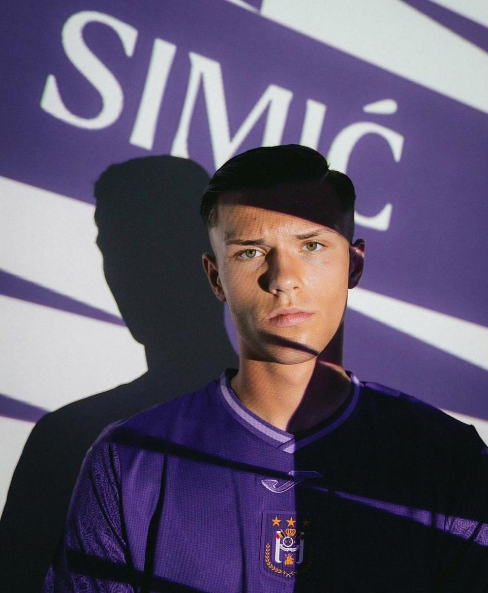 金额约为, 同龄人一截, src 金额约为, 同龄人一截, src