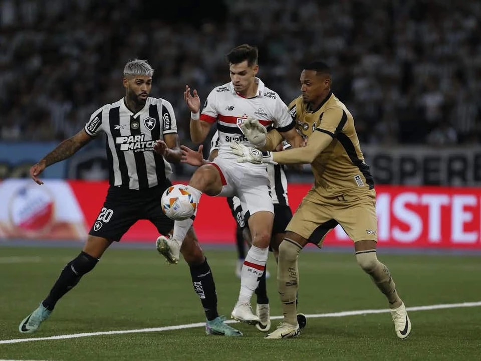 在莫伦比球, msn, 黄牌最多的 在莫伦比球, msn, 黄牌最多的