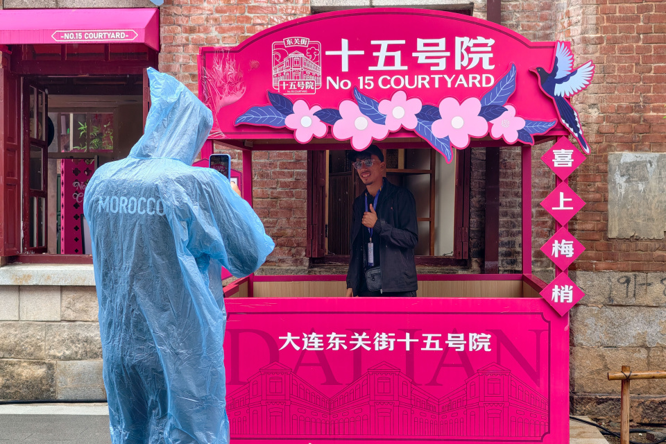 参赛球员, 裁判员等在, 新华社记者